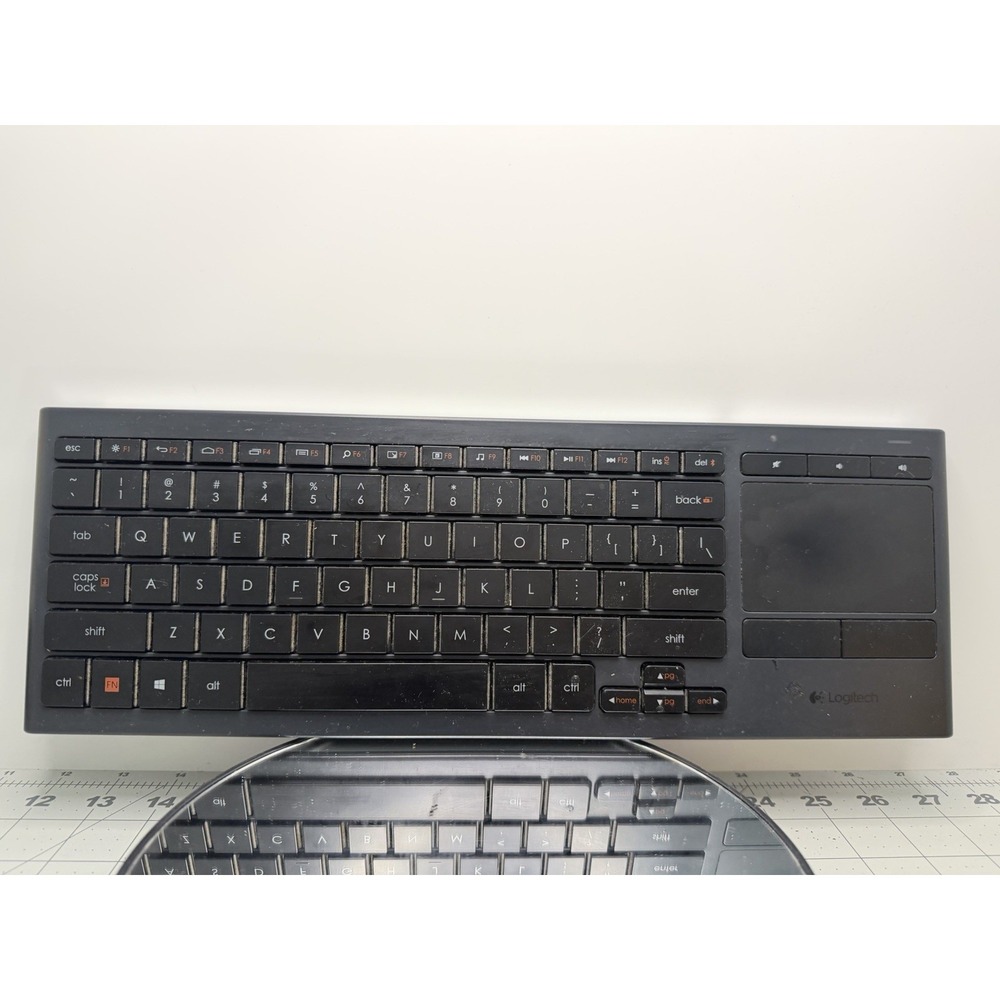 Logitech K830 Wireless Keyboard Backlit Touchpad Built-In - Tested